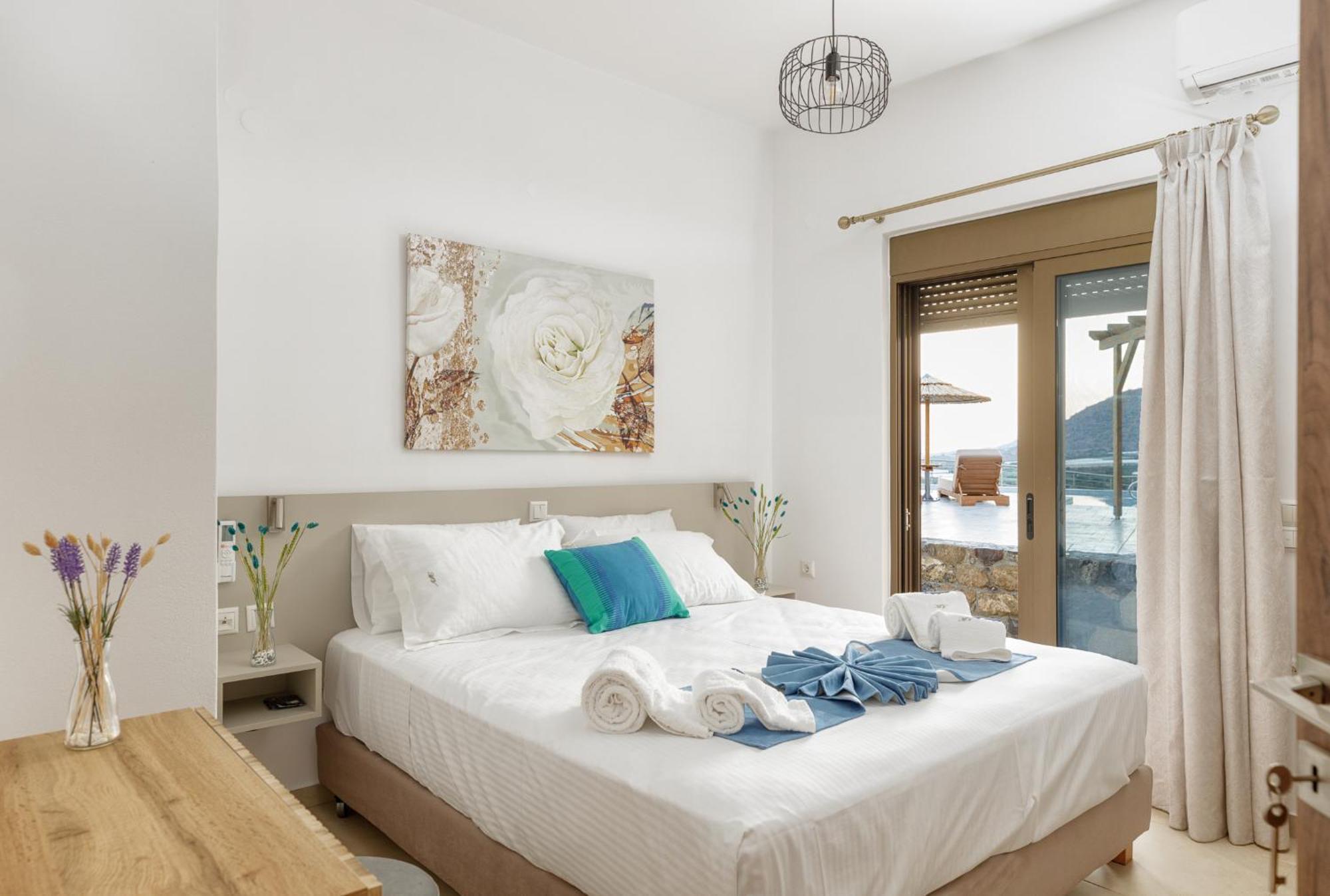 Mediterranean View Villa Makrýgialos エクステリア 写真