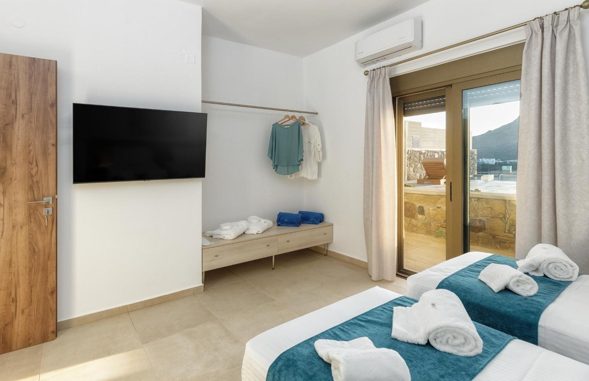 Mediterranean View Villa Makrýgialos エクステリア 写真