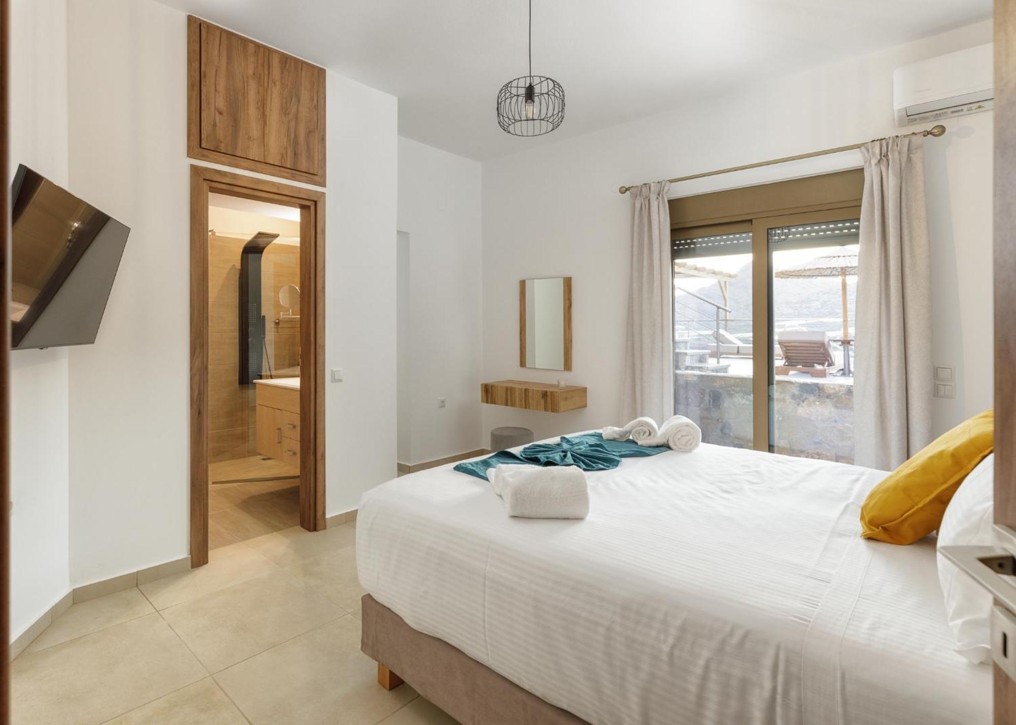 Mediterranean View Villa Makrýgialos エクステリア 写真